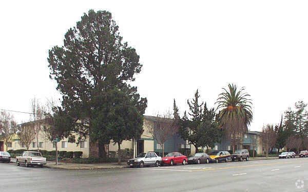 Primary Photo - On Broadway Apartments