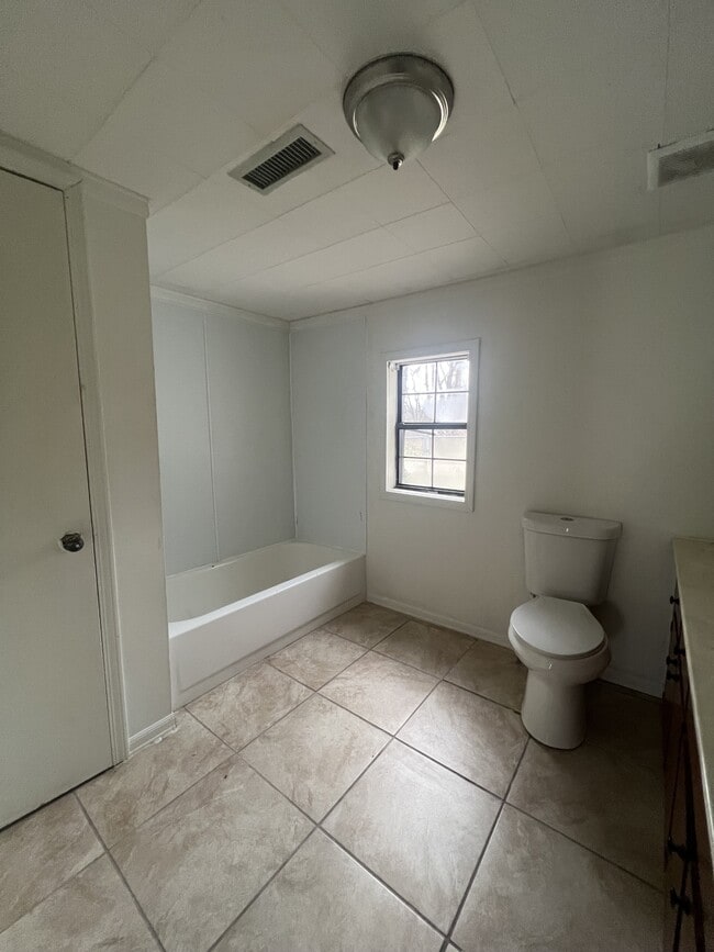 Building Photo - 314 Carr Ave