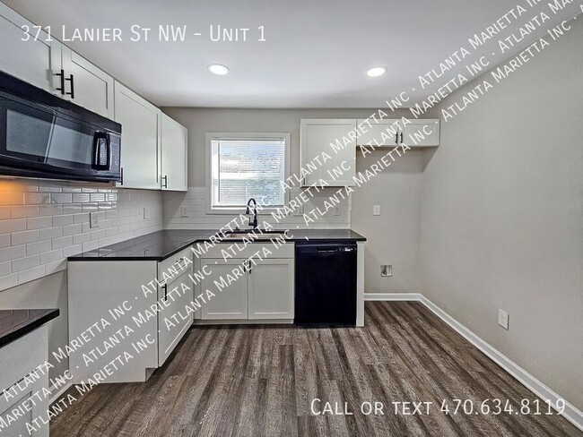 Building Photo - Beautifully Updated 2/1 on Main Level - Ho...