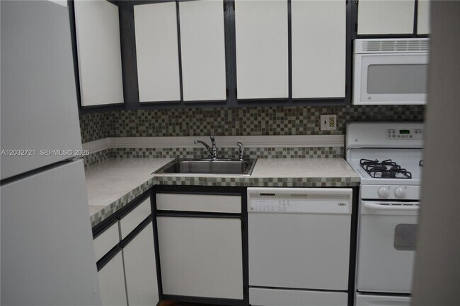 Building Photo - 13100 SW 92nd Ave