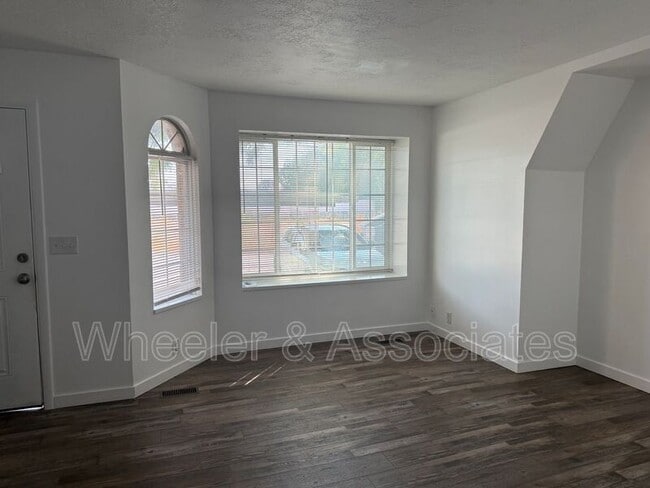 Building Photo - 1083 S 1200 W