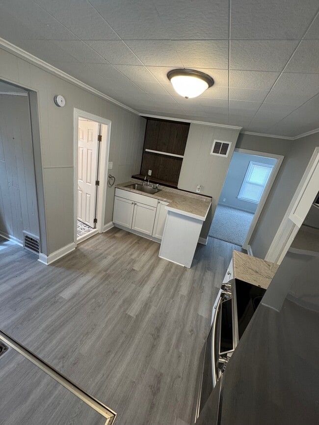 Building Photo - 1220 Moore St