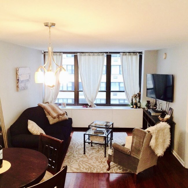 Primary Photo - 222 E Pearson St