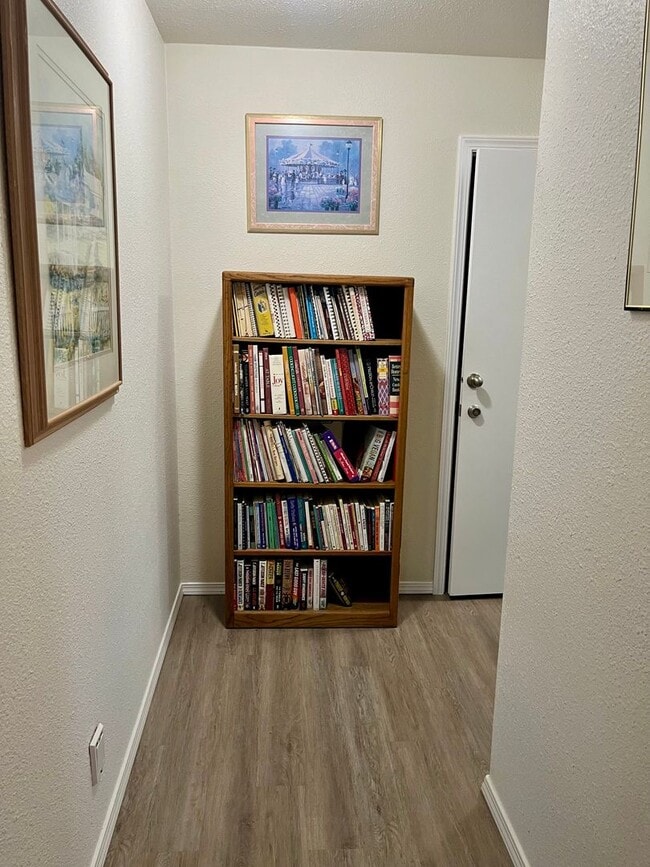 Building Photo - Short Term Rental available, Fully Furnished , 1 Bedroom, 1 Bath in Private Setting