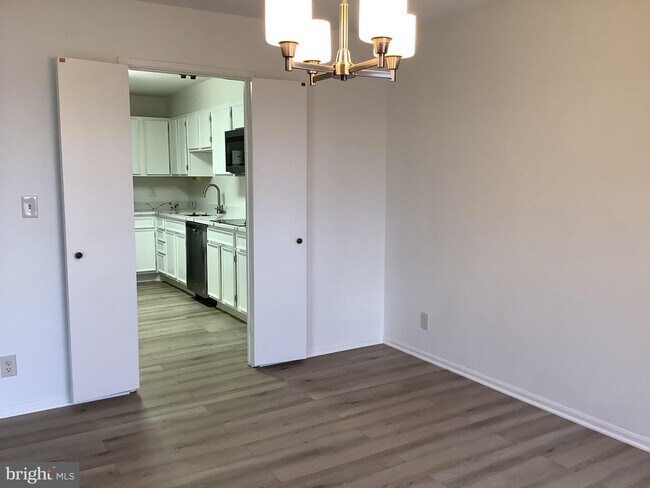 Building Photo - 5901 Mt Eagle Dr