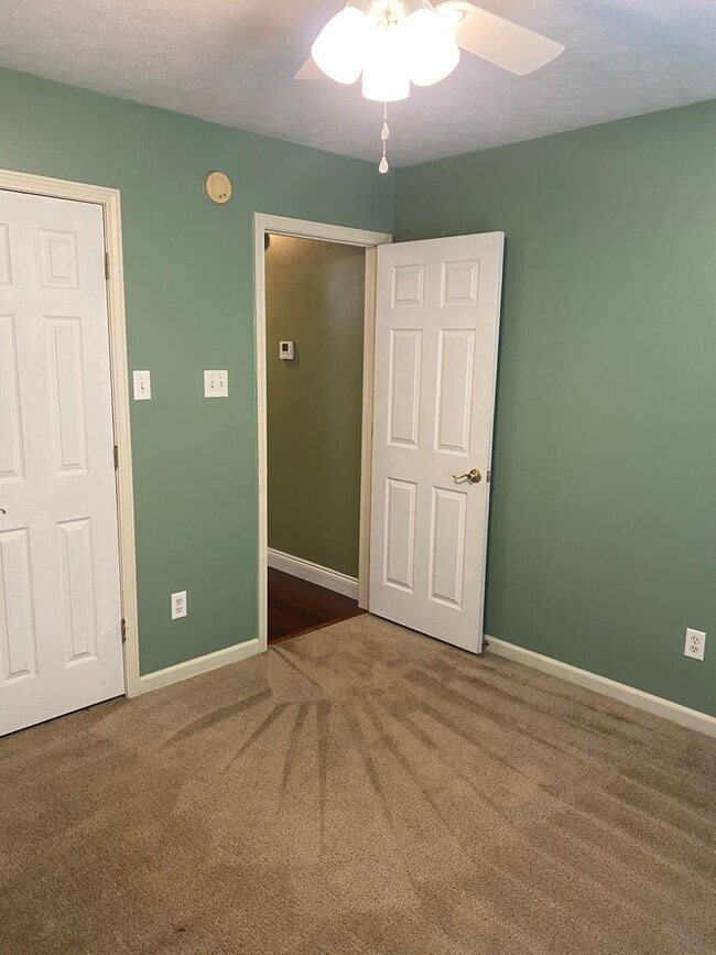 Building Photo - Contact Peggy Goodman 501 676 1758