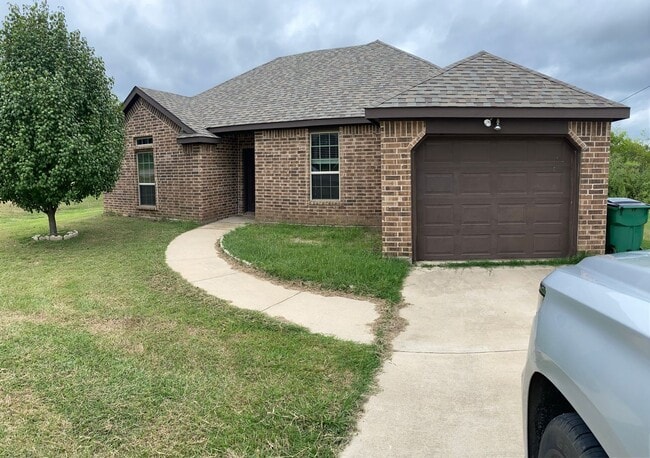 Building Photo - Charming 3-Bedroom Home Just Minutes from ...