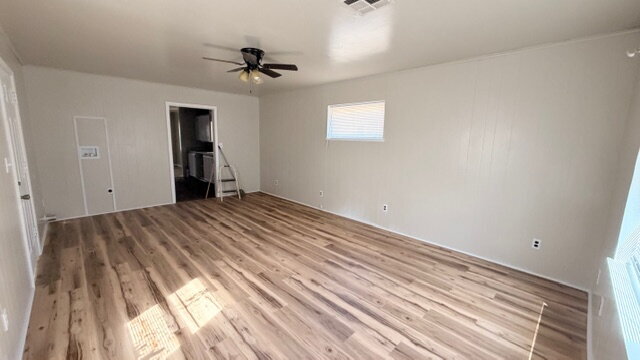 Building Photo - Spacious 3-bedroom, one-bathroom home.