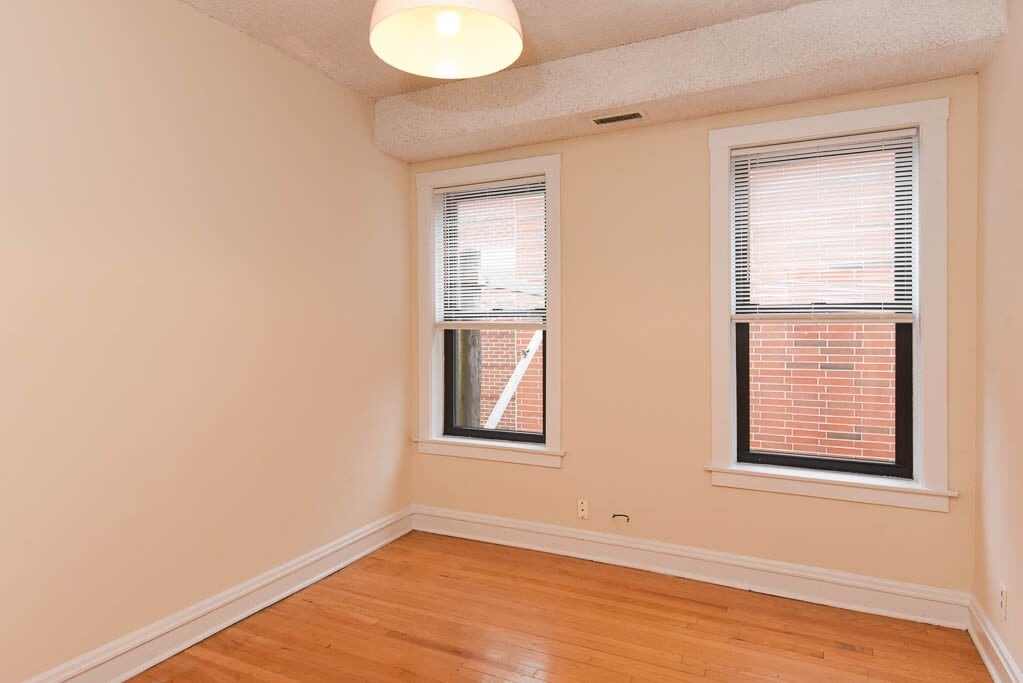 Building Photo - 3626 N Racine Ave
