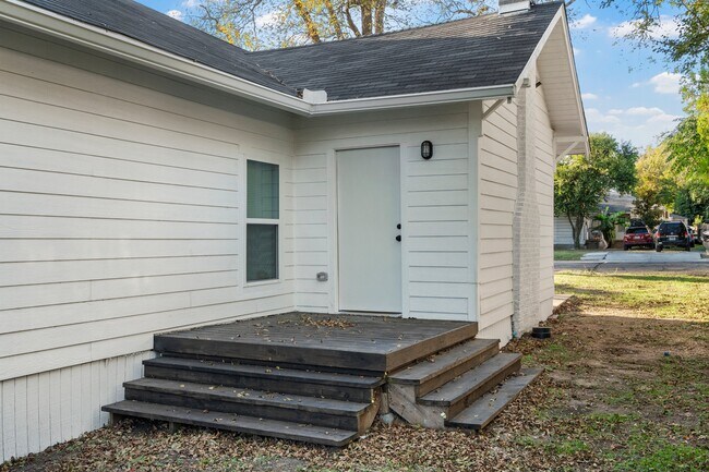 Building Photo - 2406 Gorman Ave