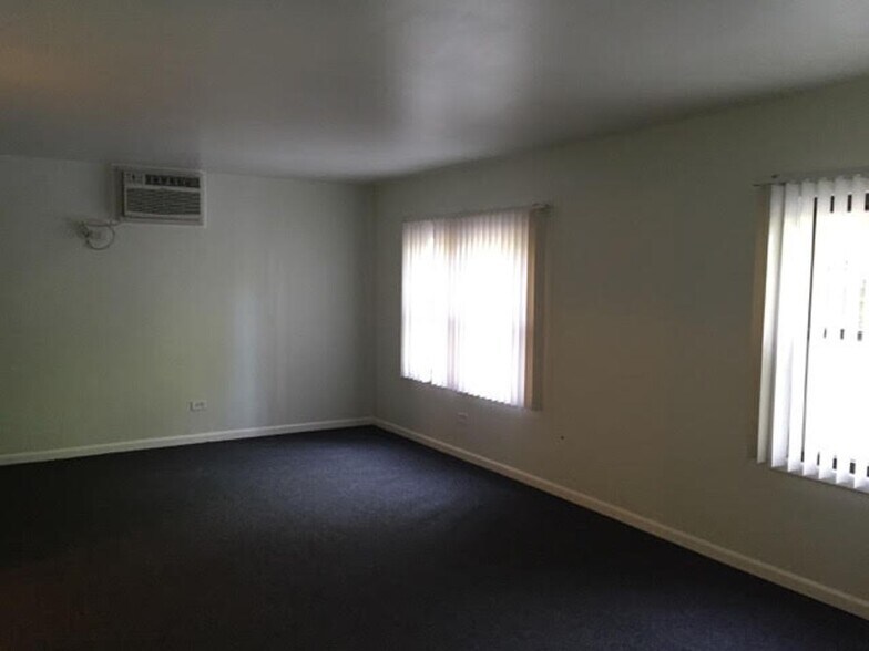 Building Photo - 7632 S Stewart Ave