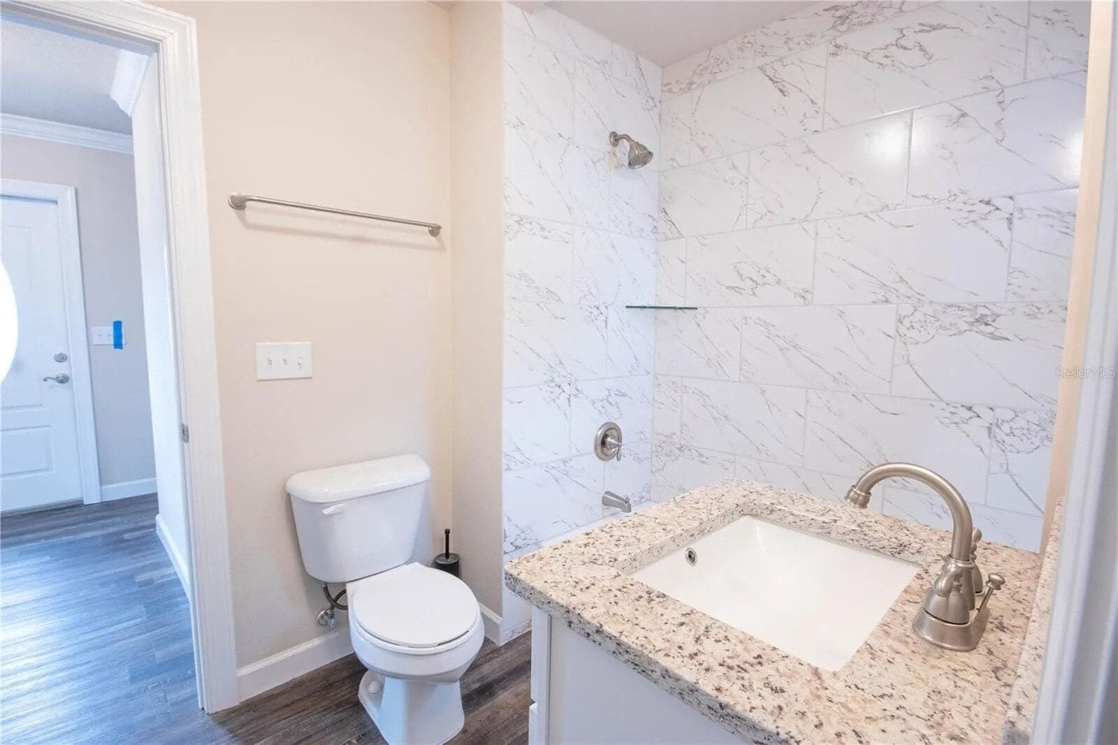 Building Photo - 2 Bed/2 Bath