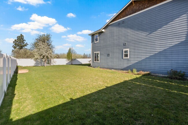 Building Photo - 6433 N Idlewood