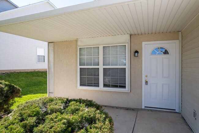 Building Photo - 2418 Northampton Dr