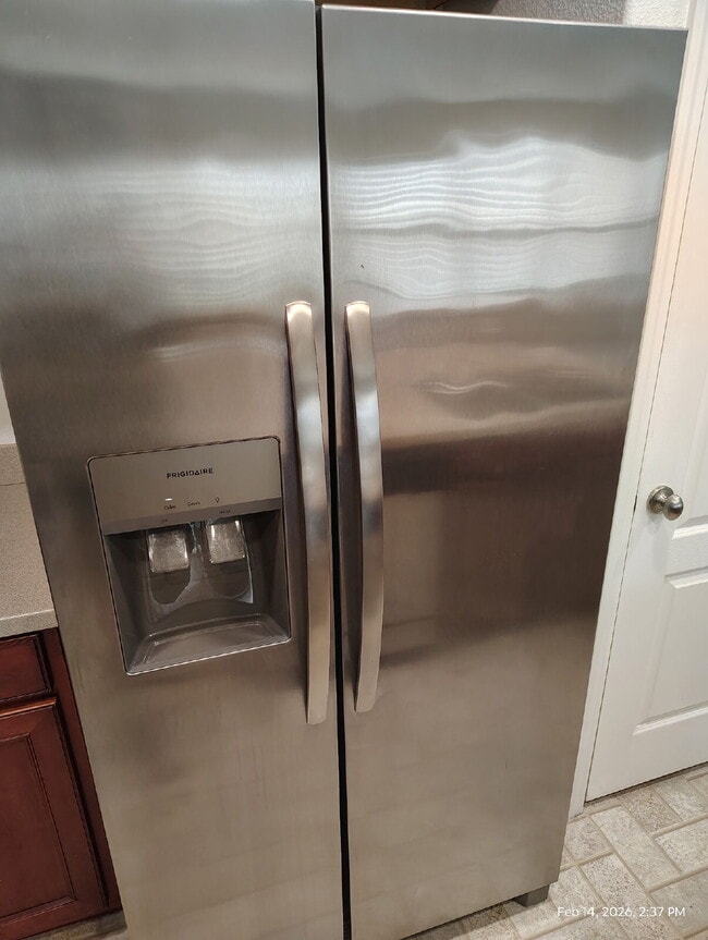 Building Photo - Bonus Office/Den, New Flooring, New Appliance, White Plantation Shutters throughout, Landscaped y...