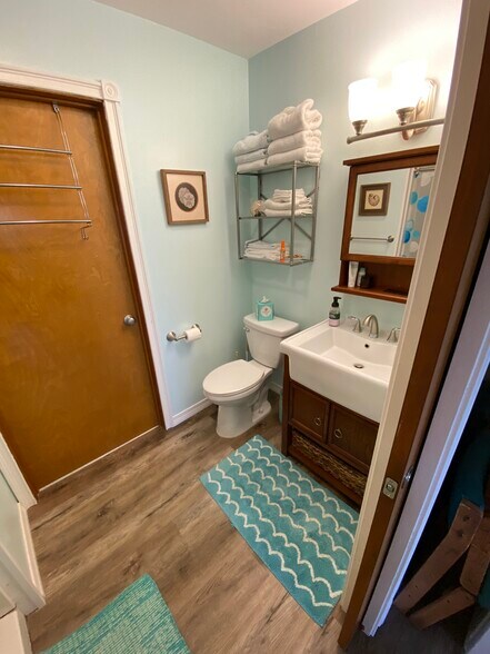 Building Photo - 5802 Monterey Ave