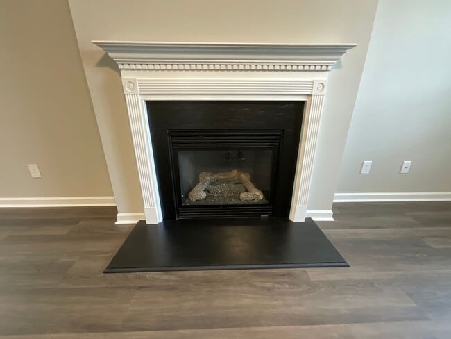 Building Photo - Charming One level 3/2 Home in Oakhurst in...