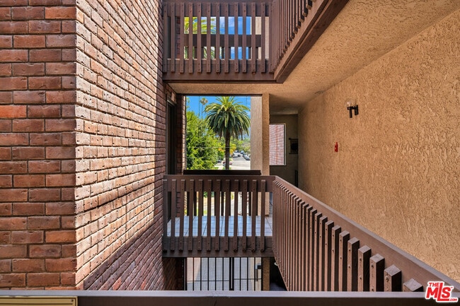 Building Photo - 12124 Goshen Ave