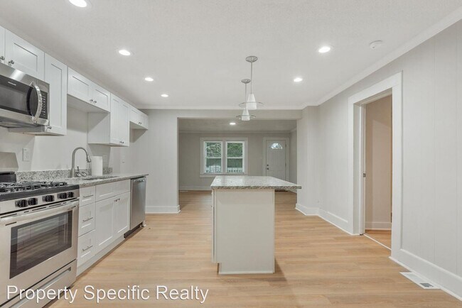Building Photo - 4 br, 2 bath House - 724 E. Nelson Ave