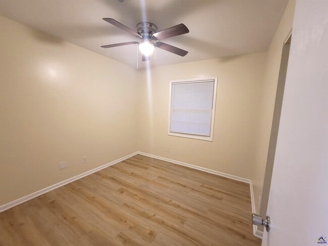 Building Photo - 421 Willow Ave