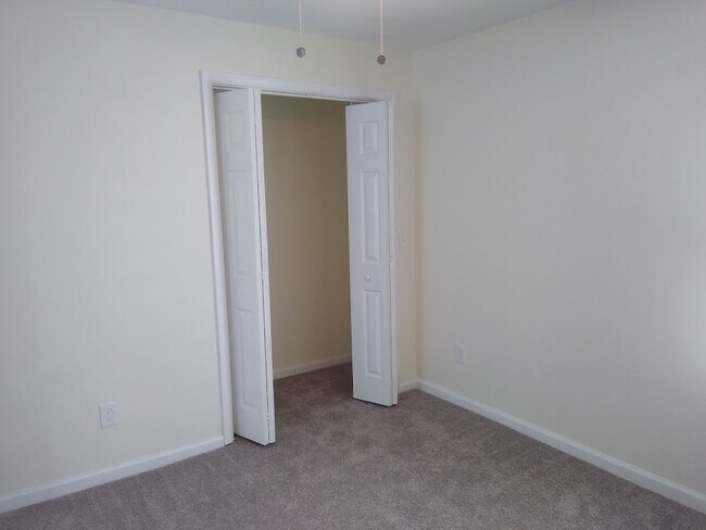 Building Photo - 907 Rugby St