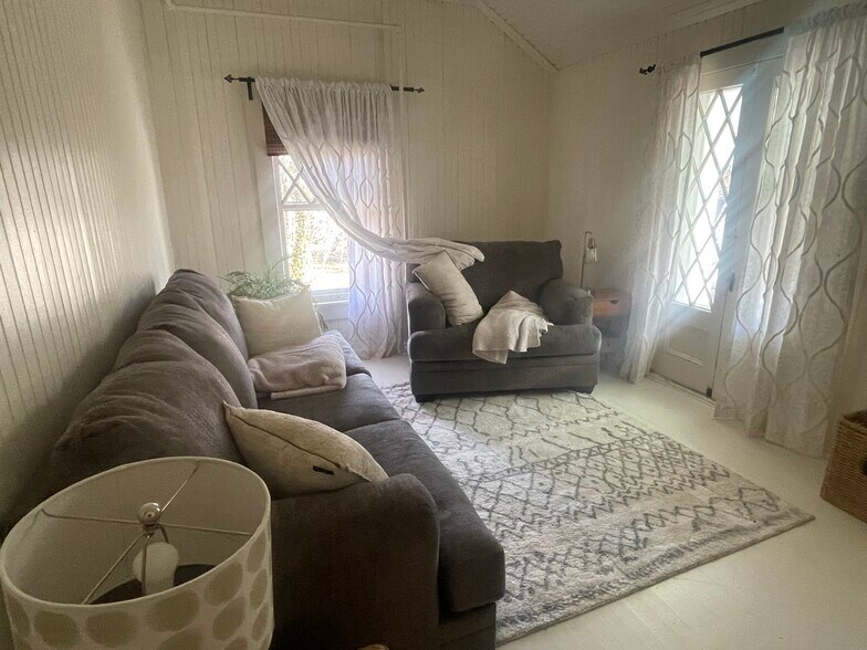 Living Room - 856 Boston Post Rd