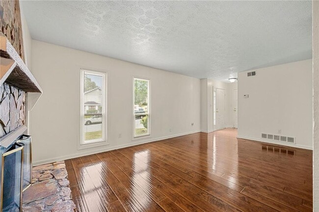 Building Photo - 6400 Oak Chase Ln