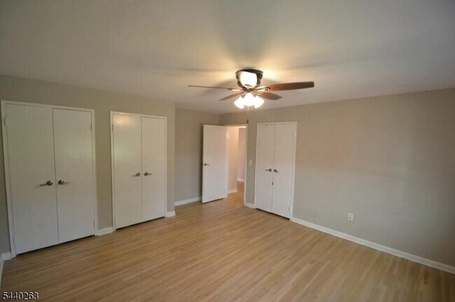 Building Photo - 605 Grove St