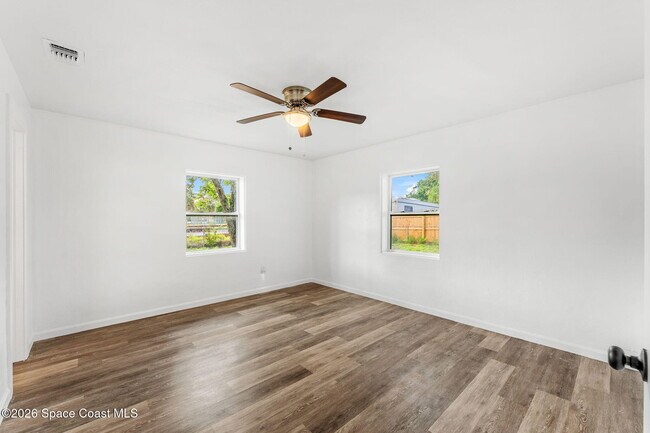 Building Photo - 405 Dummitt Ave