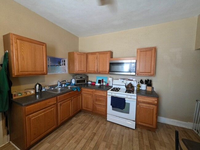 Building Photo - 583 S 2nd Ave