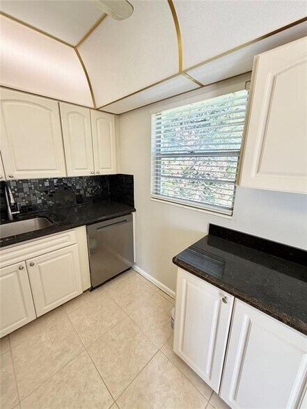 Building Photo - 84 Mansfield B