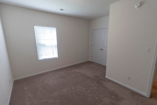 Building Photo - 3406 E St Charles Rd