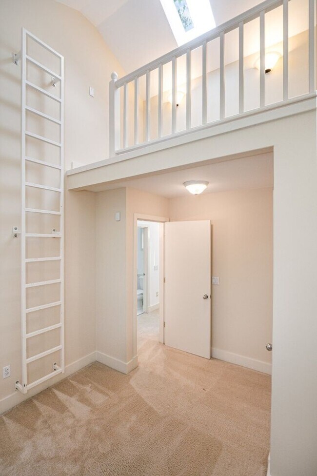 Building Photo - 3Bd/3Ba Seattle House