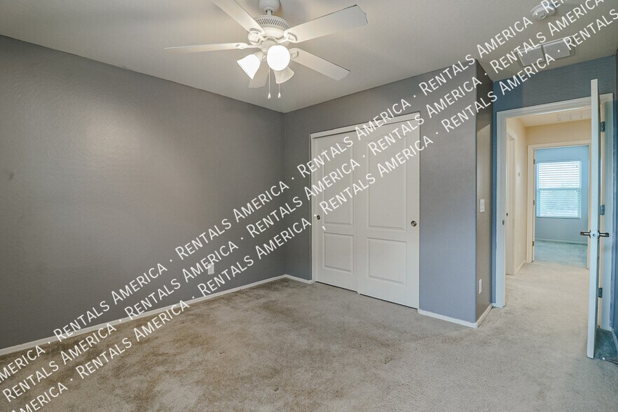 Building Photo - 12114 W Rowel Rd