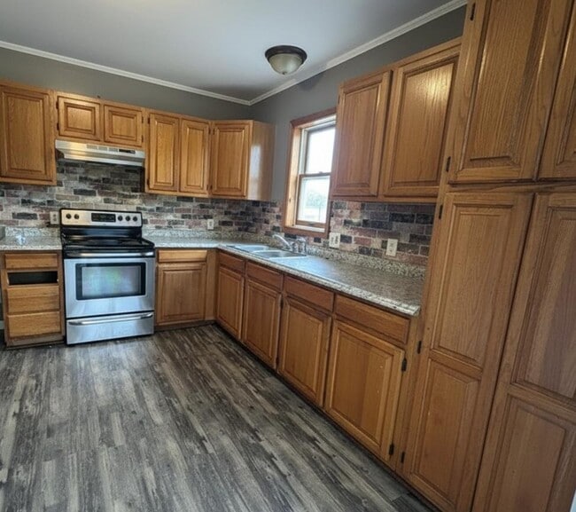 Building Photo - 125 Caroline Ave