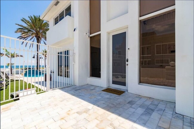 Building Photo - 3350 NE 14th Ct