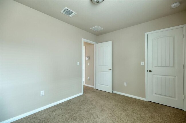 Building Photo - 219 Screech Owl Dr