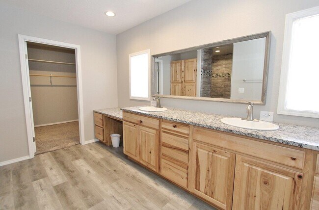 Building Photo - 11847 W Lewisburg Ct