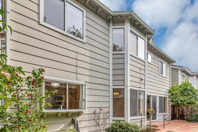 Building Photo - 302 Tadley Ct