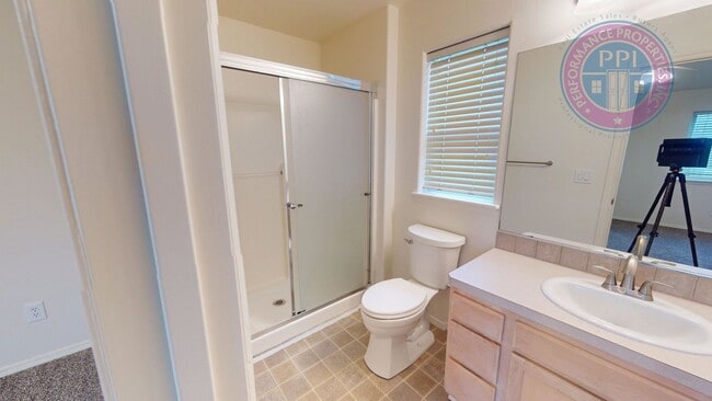 Building Photo - Two Level Cascadia Village Home with  Large Fenced Backyard ! Pet Welcome