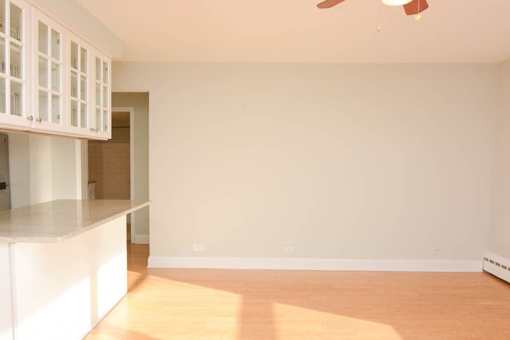 Building Photo - 428 W Wellington Ave