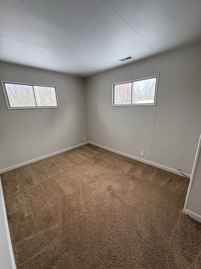 Building Photo - Great home in Waynedale!