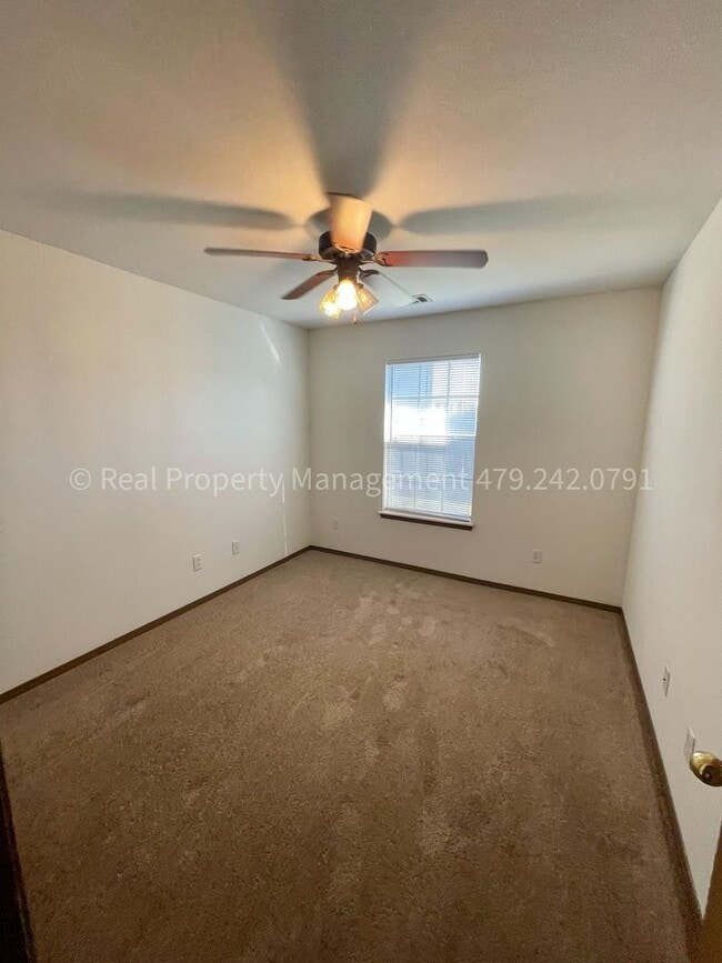 Building Photo - 1200 Fianna Pl Ct