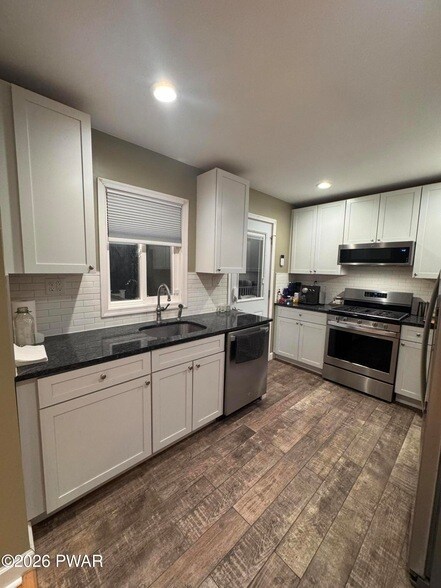 Building Photo - 200 Avenue H