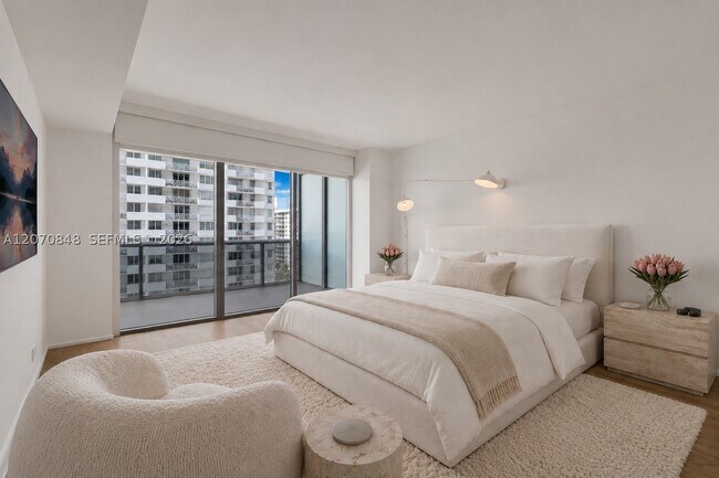 Building Photo - 5875 Collins Ave