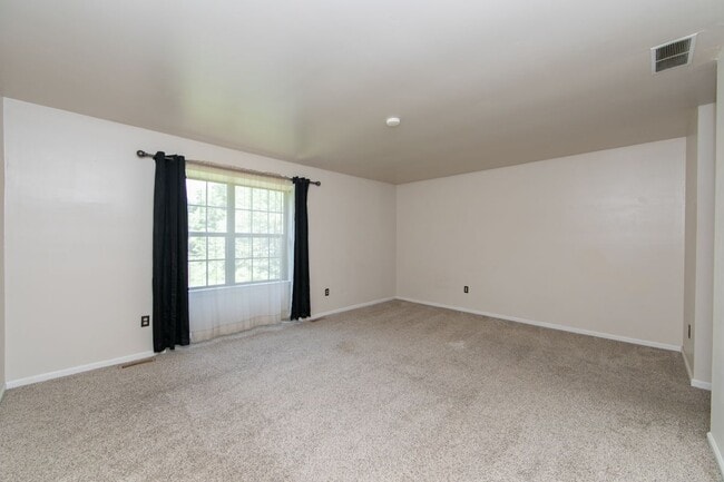 Building Photo - 118 Allens Ln