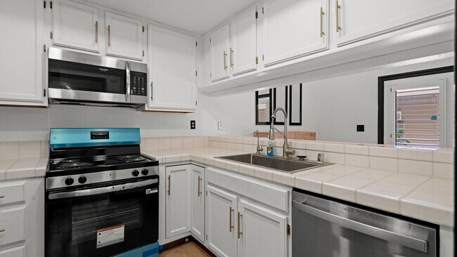 Building Photo - Prime Vacaville Location 3BD/2BA TUSD