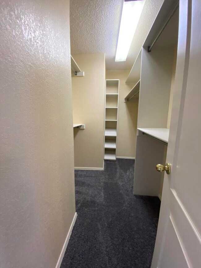 Building Photo - 7408 Big Bend Dr