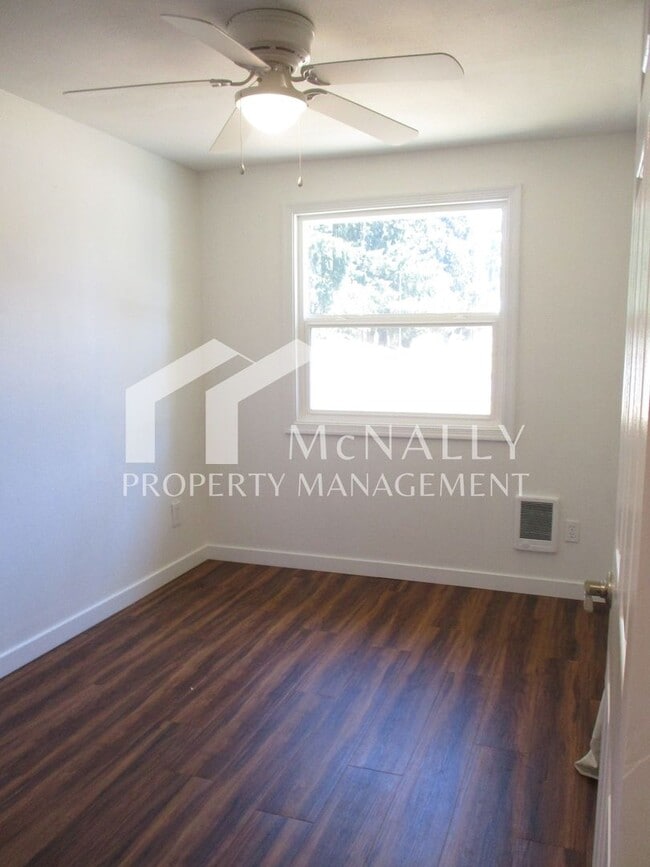 Building Photo - Charming 3-Bedroom Home in Steilacoom