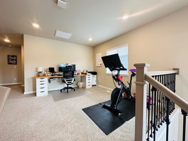Building Photo - Spacious 4 bed 2.5 bath house in Cascade-Fairwood AC